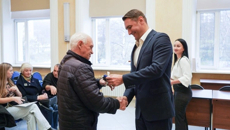 Новые жители появились в новостройке в Корсакове