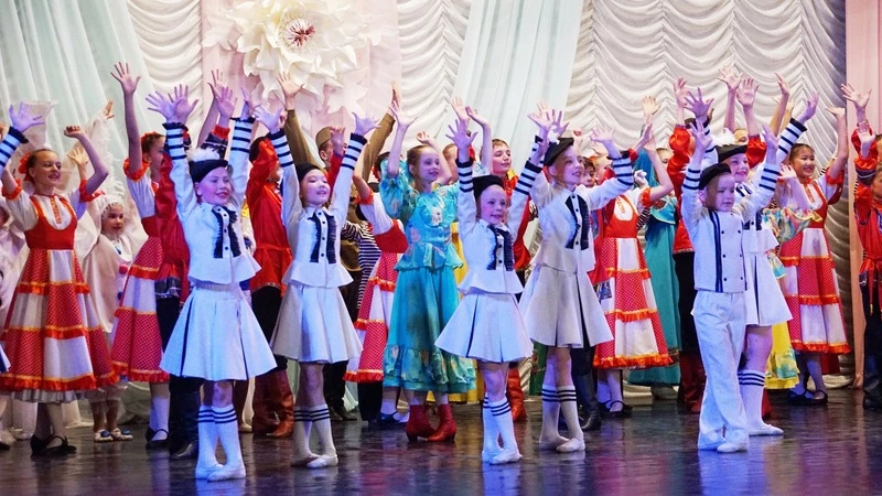 ПРОДОЛЖАЯ ГОД ТЕАТРА