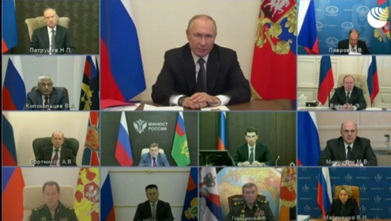 Путин ввел военное положение в новых регионах России