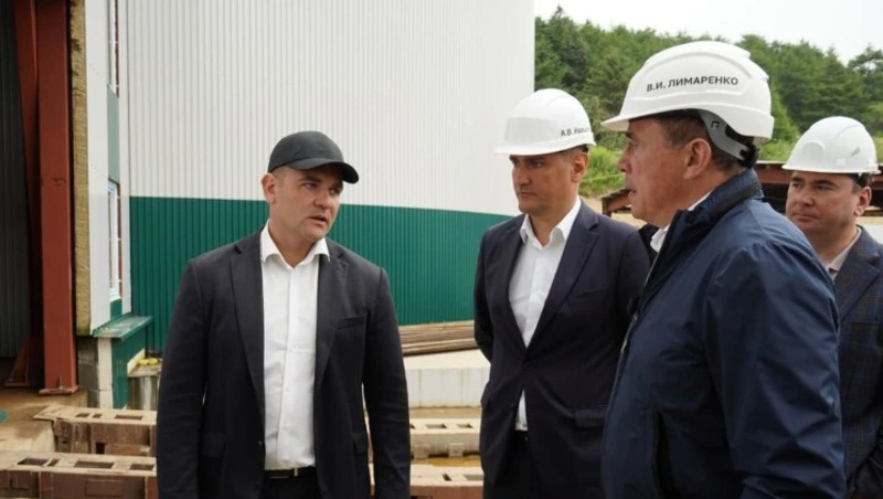 Губернатор Валерий Лимаренко проверил ход строительства очистных в Корсакове