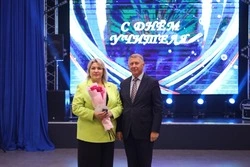 Педагогов Корсаковского муниципального округа поздравили с профессиональным праздником