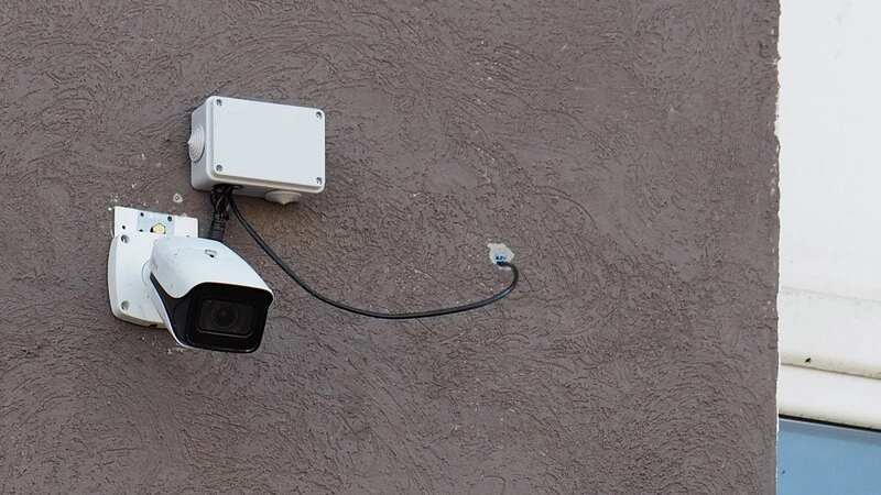 Следить за порядком во дворах Корсакова будет система видеонаблюдения