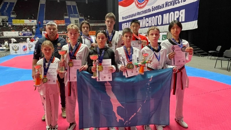 Спортсмены из Корсакова привезли 12 медалей с соревнований по тхэквондо в Петербурге