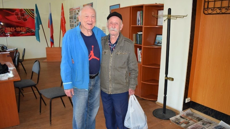 Более 120 килограммов горбуши подарили пенсионерам корсаковские рыбаки