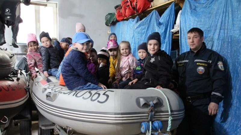 Корсаковским дошкольникам рассказали о правилах поведения на воде