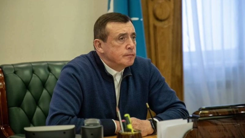 Губернатор Сахалина поручил МЧС и ГИБДД помогать эвакуировать застрявшие автомобили