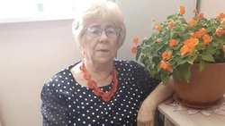 75 лет с песней в душе: история Людмилы Чучуевой — солистки «Бархатного сезона» из Корсакова
