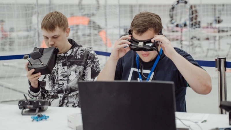 Юные авиаторы Сахалина открыли сезон беспилотных технологий