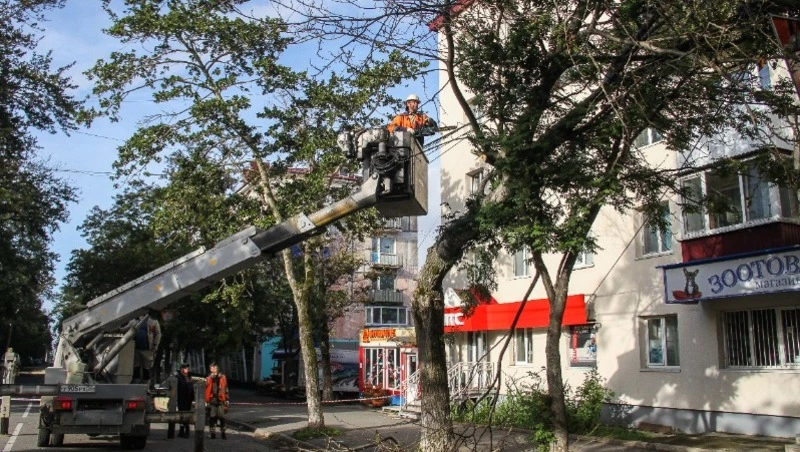 В Корсакове устранили последствия тайфуна 