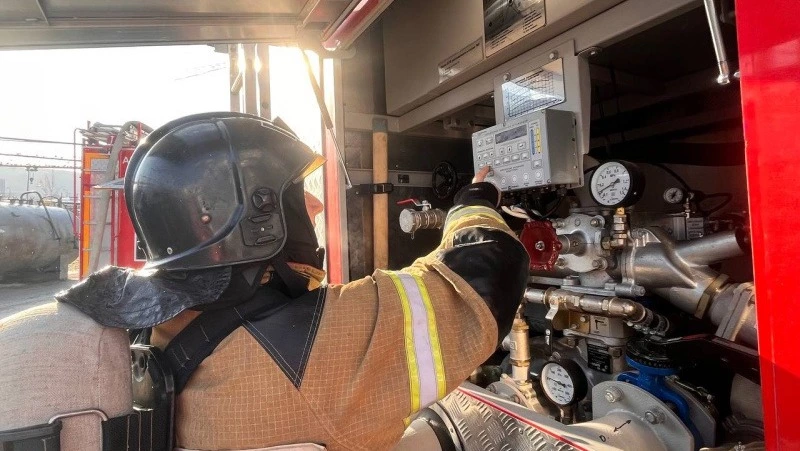 Пожарные ликвидировали возгорание в селе Корсаковского района