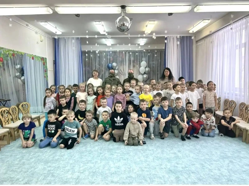 Воспитанники детского сада «Ромашка»  встретились с героями СВО