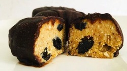 Полезные десерты без сахара и муки: кокосовые сырки и кунжутные колобки