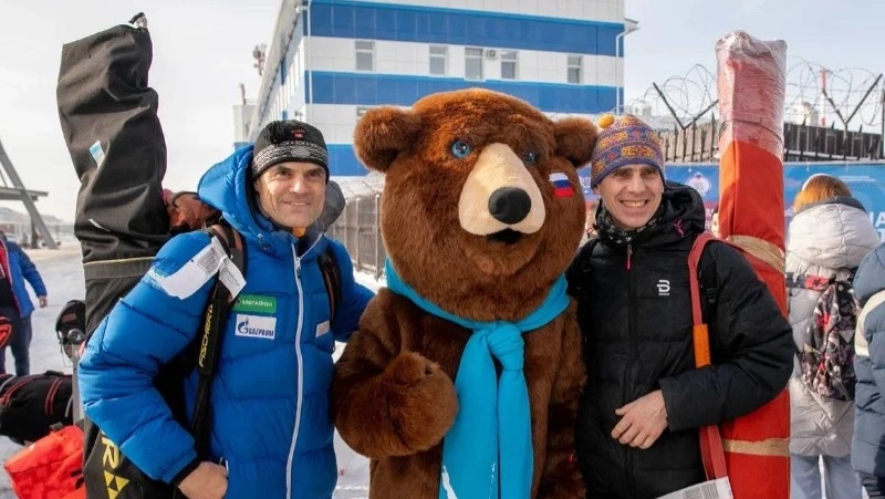 Первых участников марафона встретили в аэропорту Южно-Сахалинска
