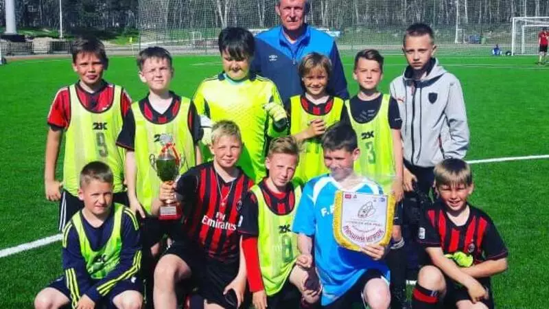 В ТРОЙКЕ ПРИЗЕРОВ