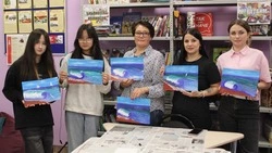 Рисуем вместе: старшеклассники из Корсакова увлекаются творчеством