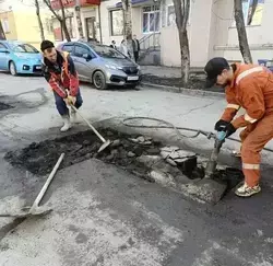 В Корсакове начали ремонт дороги на улице Советской