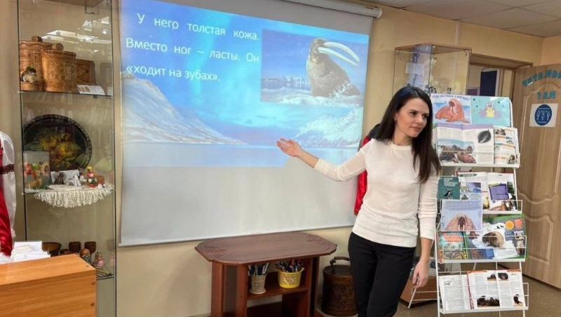 Среди книжных полок: поддержка наставника изменила жизнь женщины из Корсакова
