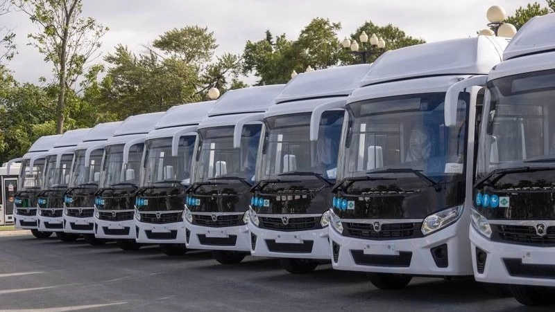 Корсаков получил новые автобусы на газомоторном топливе