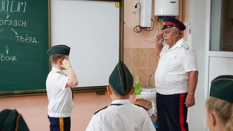 Казачий класс открыли в одной из школ Корсакова
